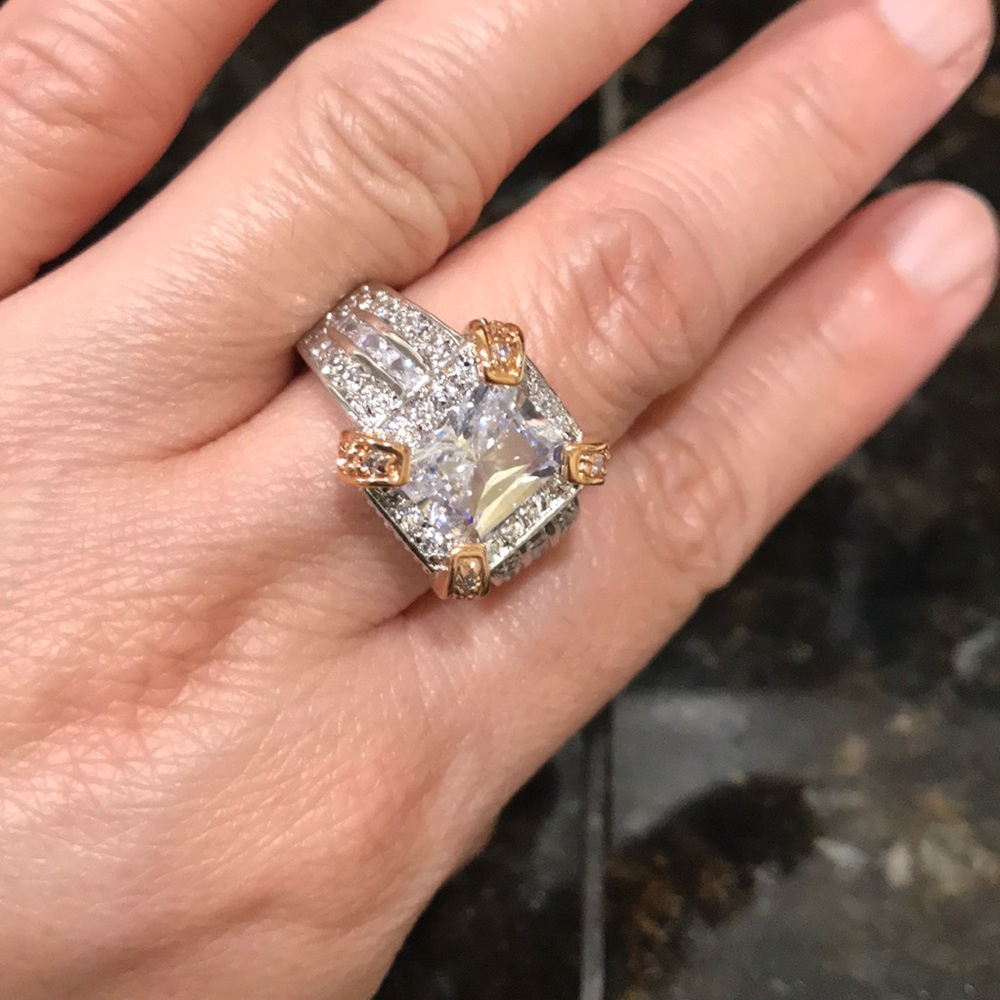 Jewels by Park Lane Gorgeous ring size 8